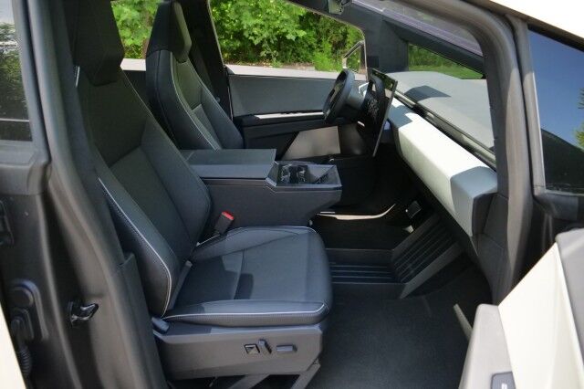 2024 Tesla Cybertruck / AWD / Power Bed Cover / Autopilot! High Point NC
