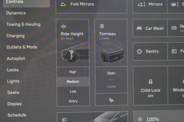 2024 Tesla Cybertruck / AWD / Power Bed Cover / Autopilot! High Point NC