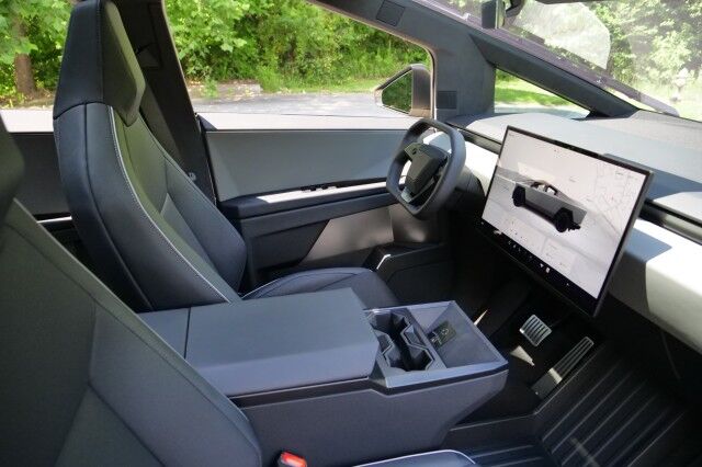 2024 Tesla Cybertruck / AWD / Power Bed Cover / Autopilot! High Point NC