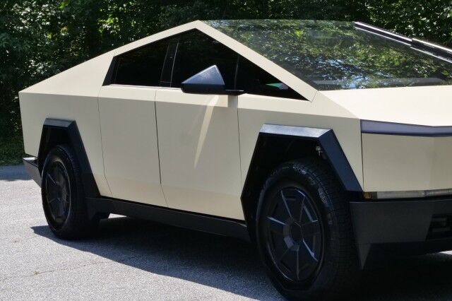 2024 Tesla Cybertruck / AWD / Power Bed Cover / Autopilot! High Point NC