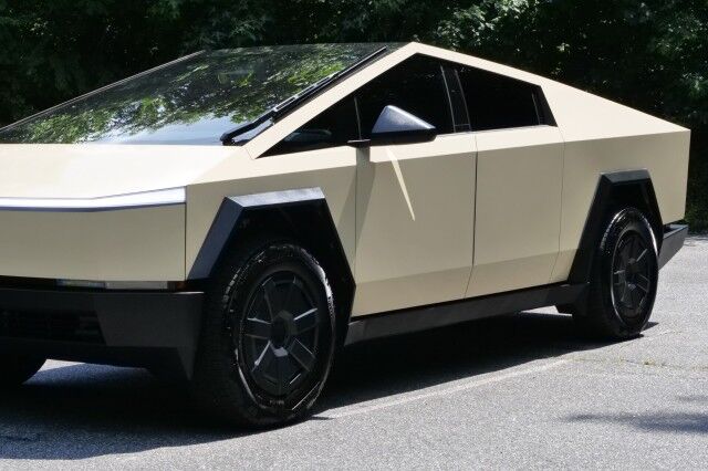 2024 Tesla Cybertruck / AWD / Power Bed Cover / Autopilot! High Point NC