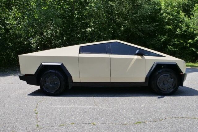 2024 Tesla Cybertruck / AWD / Power Bed Cover / Autopilot! High Point NC