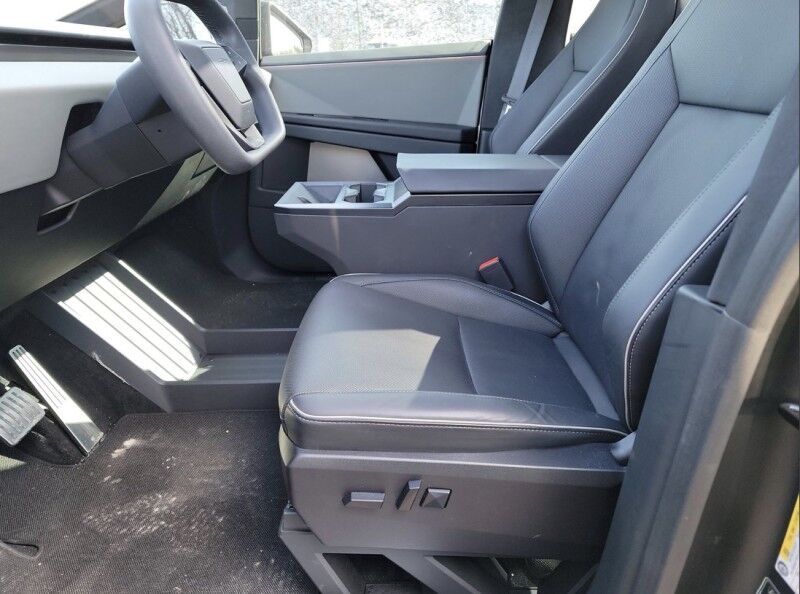 2024 Tesla Cybertruck Willowbrook IL