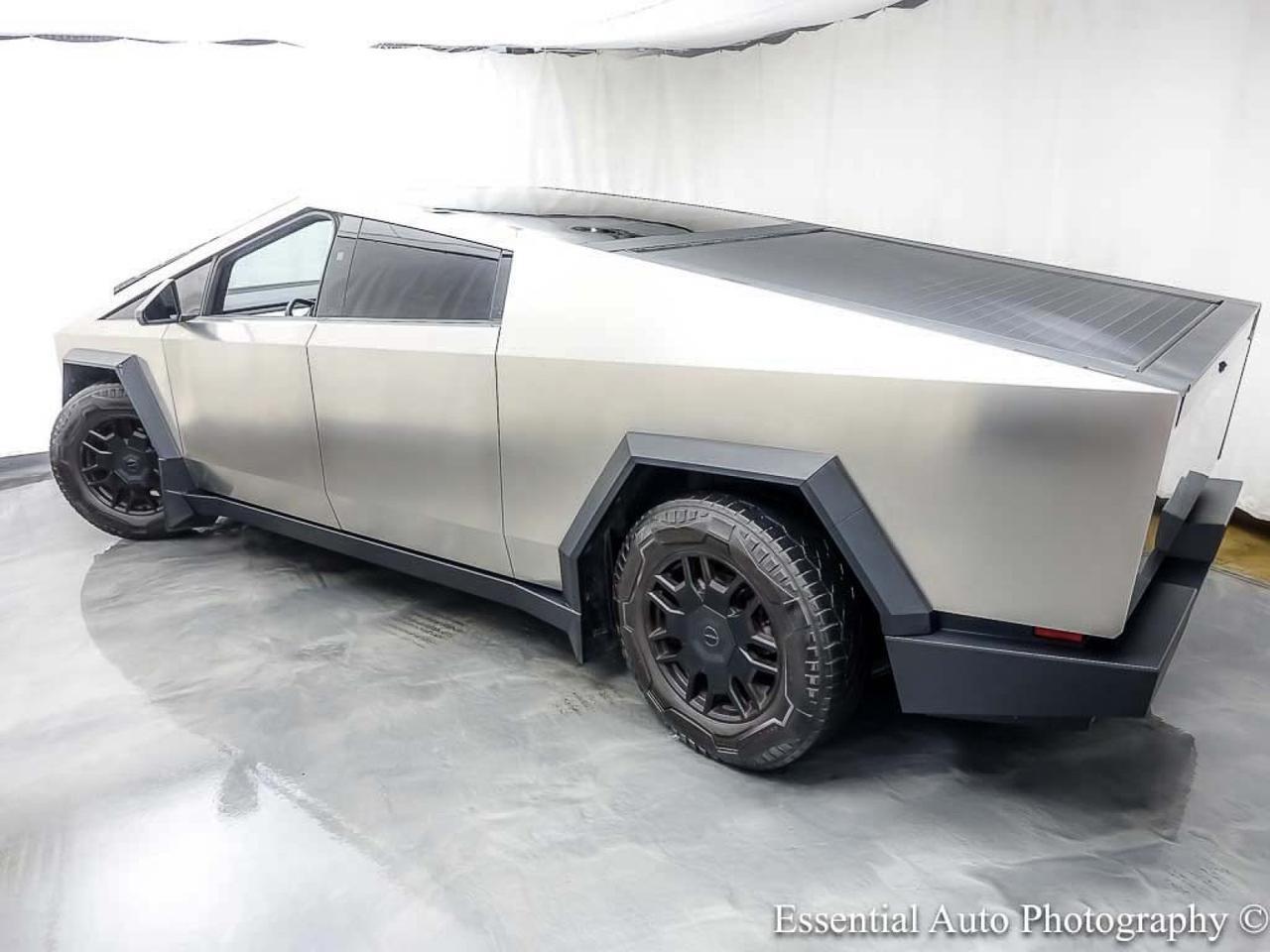 2024 Tesla Cybertruck Willowbrook IL