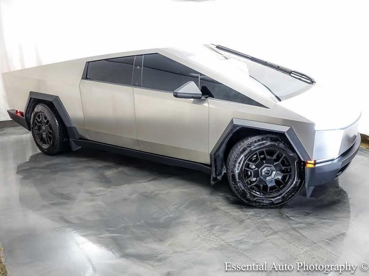 2024 Tesla Cybertruck Willowbrook IL