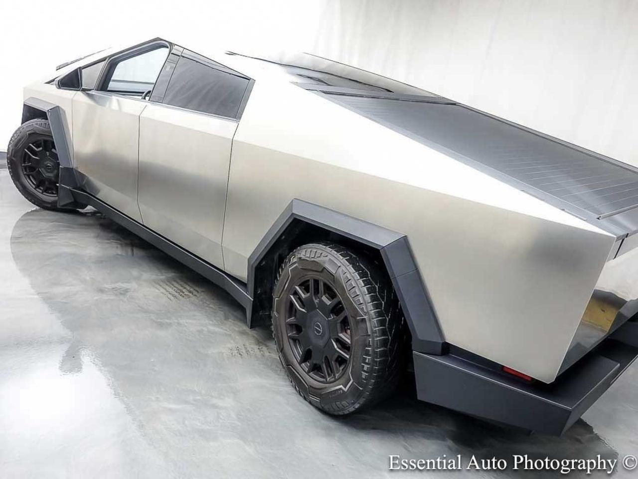 2024 Tesla Cybertruck Willowbrook IL