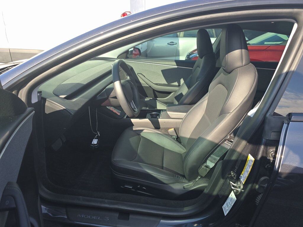 2024 Tesla Model 3 photo 3