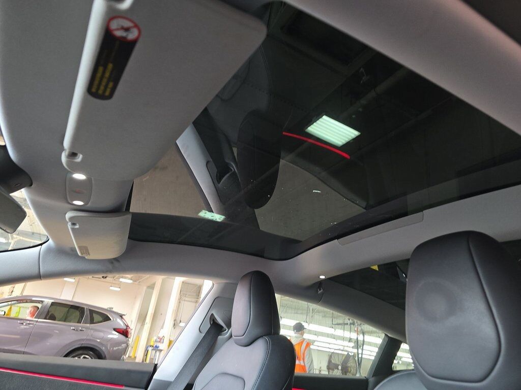 2024 Tesla Model 3 photo 4