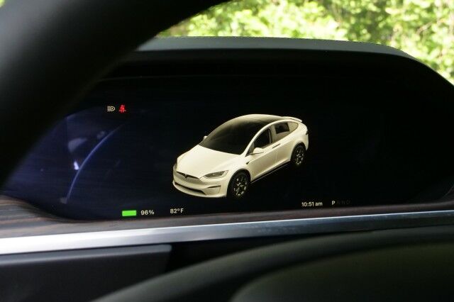 2024 Tesla Model X AWD / Vented Seats / Falcon Doors / Autopilot! High Point NC
