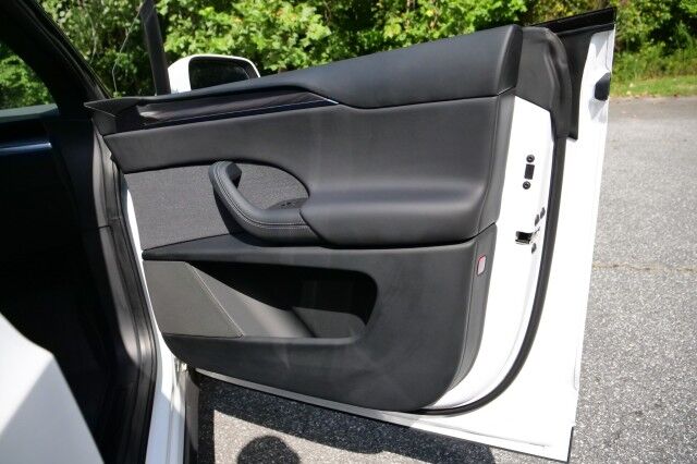 2024 Tesla Model X AWD / Vented Seats / Falcon Doors / Autopilot! High Point NC
