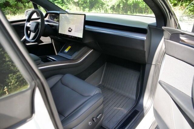 2024 Tesla Model X AWD / Vented Seats / Falcon Doors / Autopilot! High Point NC