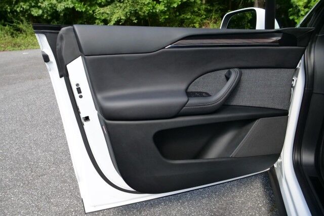 2024 Tesla Model X AWD / Vented Seats / Falcon Doors / Autopilot! High Point NC