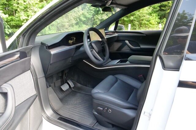 2024 Tesla Model X AWD / Vented Seats / Falcon Doors / Autopilot! High Point NC