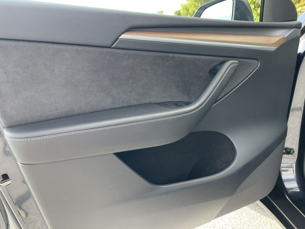 2024 Tesla Model Y LONG RANGE~1 OWNER~CLEAN CARFAX~ONLINE FINANCE AND SHIPPING AVAILABLE!!! Sarasota FL