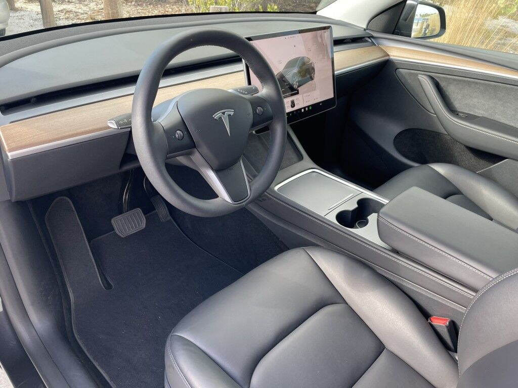 2024 Tesla Model Y LONG RANGE~1 OWNER~CLEAN CARFAX~ONLINE FINANCE AND SHIPPING AVAILABLE!!! Sarasota FL
