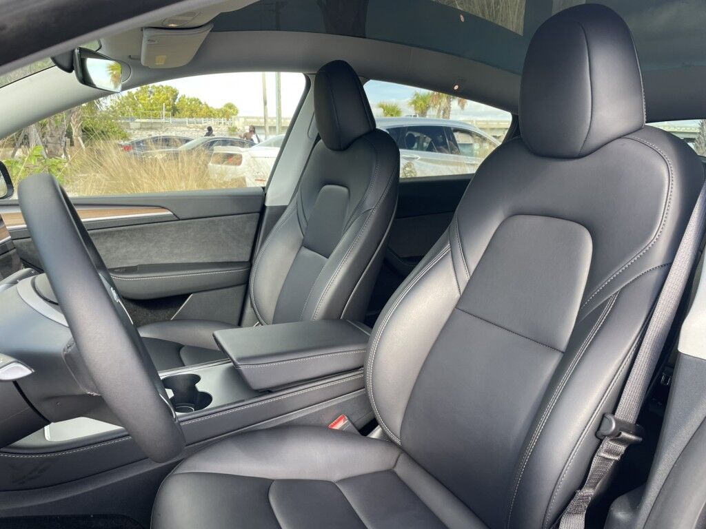 2024 Tesla Model Y LONG RANGE~1 OWNER~CLEAN CARFAX~ONLINE FINANCE AND SHIPPING AVAILABLE!!!