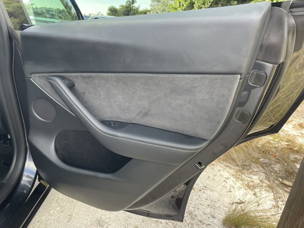 2024 Tesla Model Y LONG RANGE~1 OWNER~CLEAN CARFAX~ONLINE FINANCE AND SHIPPING AVAILABLE!!! Sarasota FL