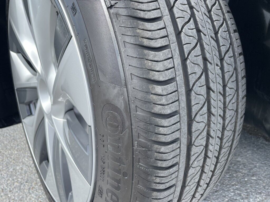 2024 Tesla Model Y LONG RANGE~1 OWNER~CLEAN CARFAX~ONLINE FINANCE AND SHIPPING AVAILABLE!!! Sarasota FL