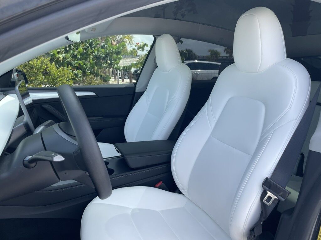 2024 Tesla Model Y LONG RANGE~1 OWNER~ONLINE FINANCE AND SHIPPING AVAILABLE!!!!!