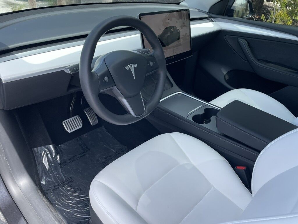 2024 Tesla Model Y LONG RANGE~1 OWNER~ONLINE FINANCE AND SHIPPING AVAILABLE!!!!! Sarasota FL