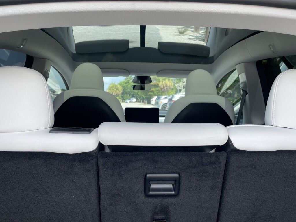 2024 Tesla Model Y LONG RANGE~1 OWNER~ONLINE FINANCE AND SHIPPING AVAILABLE!!!!! Sarasota FL