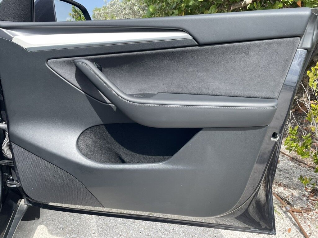 2024 Tesla Model Y LONG RANGE~1 OWNER~ONLINE FINANCE AND SHIPPING AVAILABLE!!!!! Sarasota FL