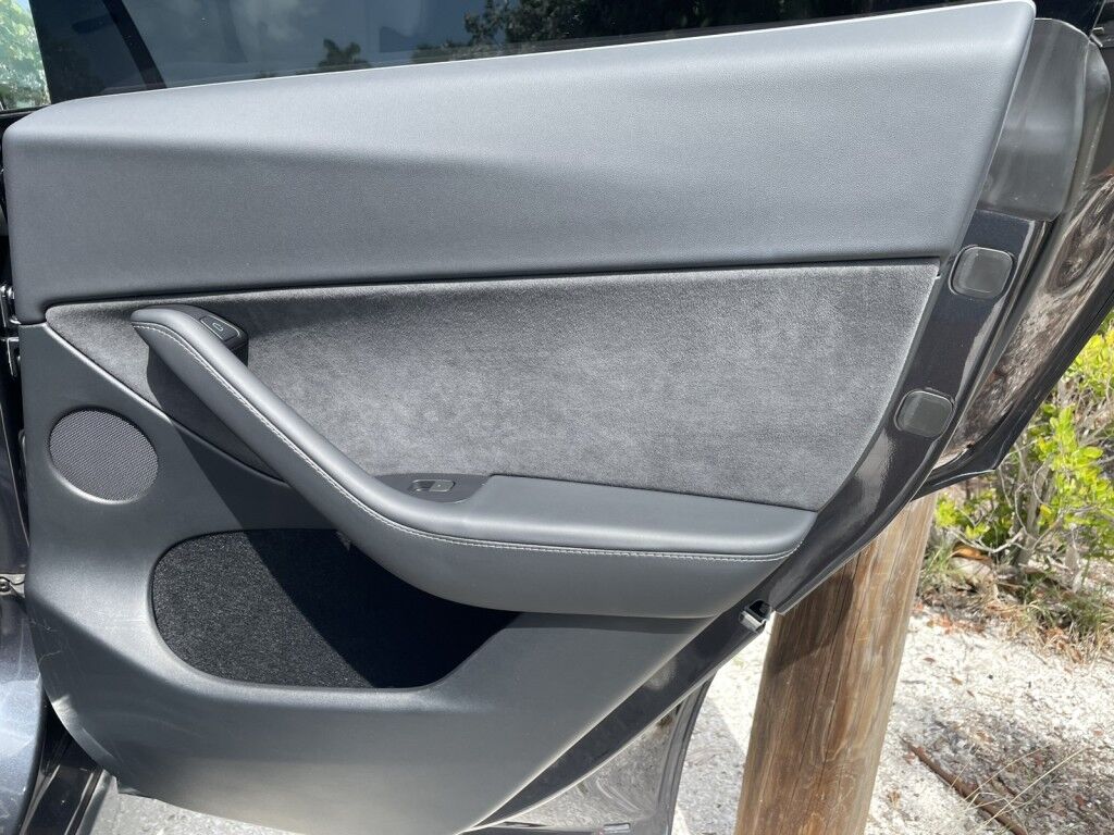2024 Tesla Model Y LONG RANGE~1 OWNER~ONLINE FINANCE AND SHIPPING AVAILABLE!!!!! Sarasota FL