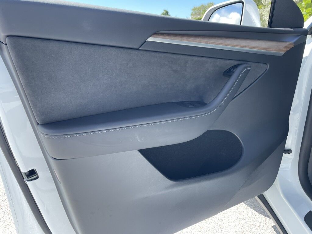 2024 Tesla Model Y LONG RANGE~1 OWNER~ONLINE FINANCE AND SHIPPING AVAILABLE!!! Sarasota FL