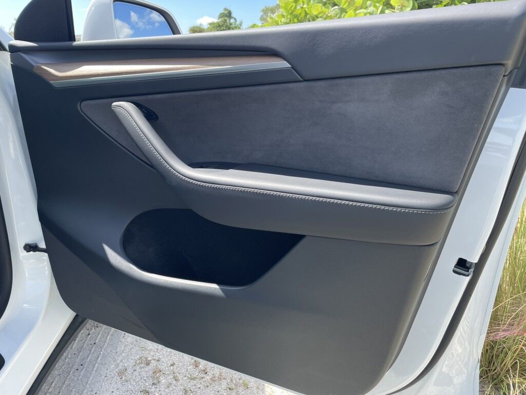2024 Tesla Model Y LONG RANGE~1 OWNER~ONLINE FINANCE AND SHIPPING AVAILABLE!!! Sarasota FL