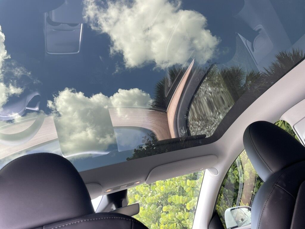 2024 Tesla Model Y LONG RANGE~1 OWNER~ONLINE FINANCE AND SHIPPING AVAILABLE!!! Sarasota FL