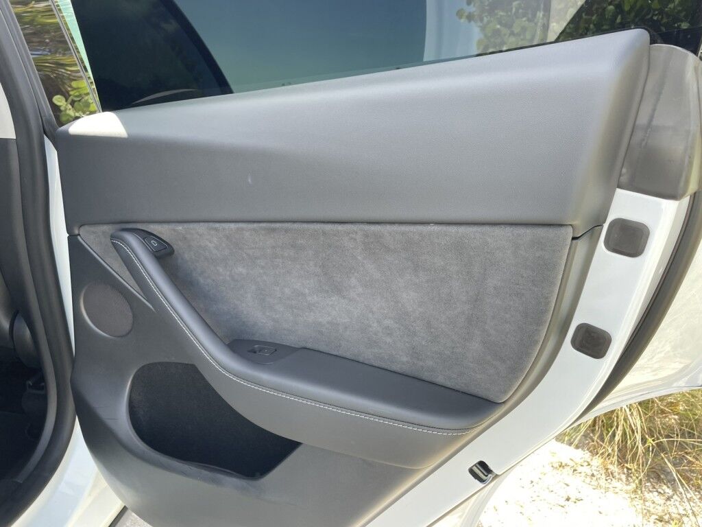 2024 Tesla Model Y LONG RANGE~1 OWNER~ONLINE FINANCE AND SHIPPING AVAILABLE!!! Sarasota FL
