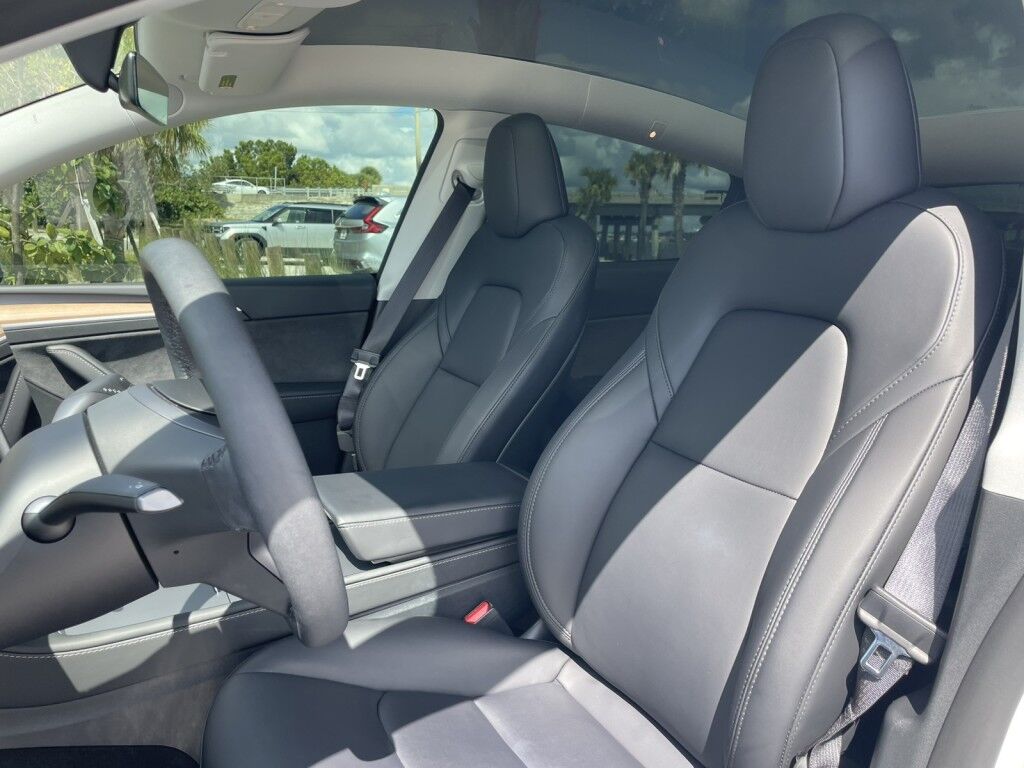 2024 Tesla Model Y LONG RANGE~1 OWNER~ONLINE FINANCE AND SHIPPING AVAILABLE!!! Sarasota FL