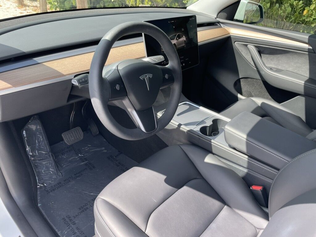 2024 Tesla Model Y LONG RANGE~1 OWNER~ONLINE FINANCE AND SHIPPING AVAILABLE!!! Sarasota FL