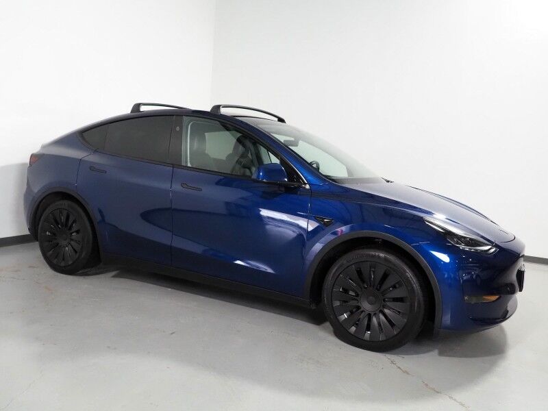 2024 Tesla Model Y Long Range AWD *7 SEATER (3RD ROW), AUTOPILOT, NAVIGATION, SAFETY ALERTS, ADAPTIVE CRUISE, SURROUND VIEW CAMERAS, PANORAMA GLASS ROOF, HEATED SEATS/STEERING, WIRELESS CHARGING