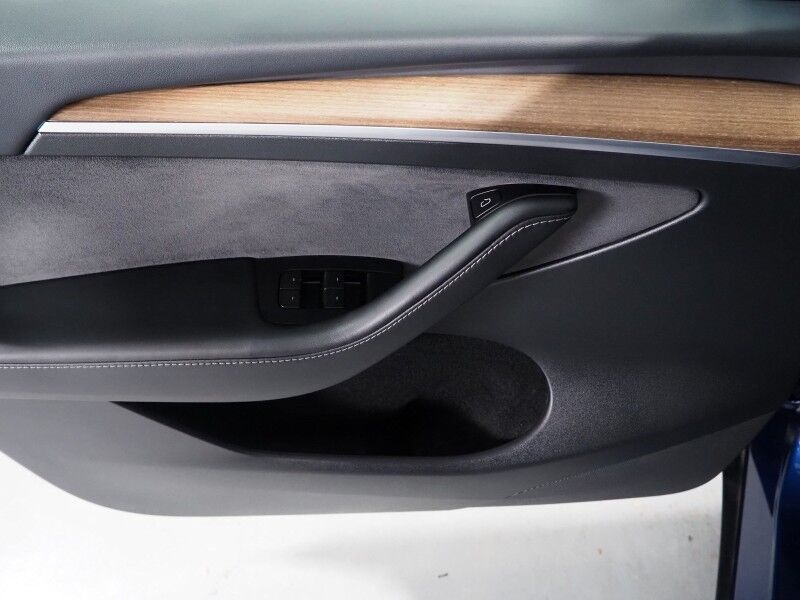 2024 Tesla Model Y Long Range AWD *7 SEATER (3RD ROW), AUTOPILOT, NAVIGATION, SAFETY ALERTS, ADAPTIVE CRUISE, SURROUND VIEW CAMERAS, PANORAMA GLASS ROOF, HEATED SEATS/STEERING, WIRELESS CHARGING Round Rock TX