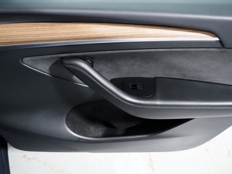 2024 Tesla Model Y Long Range AWD *7 SEATER (3RD ROW), AUTOPILOT, NAVIGATION, SAFETY ALERTS, ADAPTIVE CRUISE, SURROUND VIEW CAMERAS, PANORAMA GLASS ROOF, HEATED SEATS/STEERING, WIRELESS CHARGING Round Rock TX