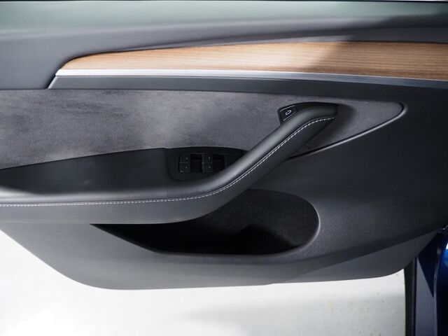 2024 Tesla Model Y Long Range AWD *AUTOPILOT, NAVIGATION, SAFETY ALERTS, ADAPTIVE CRUISE, SURROUND VIEW CAMERAS, PANORAMA GLASS ROOF, HEATED SEATS/STEERING WHEEL, WIRELESS CHARGING Round Rock TX