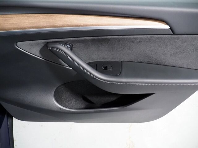 2024 Tesla Model Y Long Range AWD *AUTOPILOT, NAVIGATION, SAFETY ALERTS, ADAPTIVE CRUISE, SURROUND VIEW CAMERAS, PANORAMA GLASS ROOF, HEATED SEATS/STEERING WHEEL, WIRELESS CHARGING Round Rock TX
