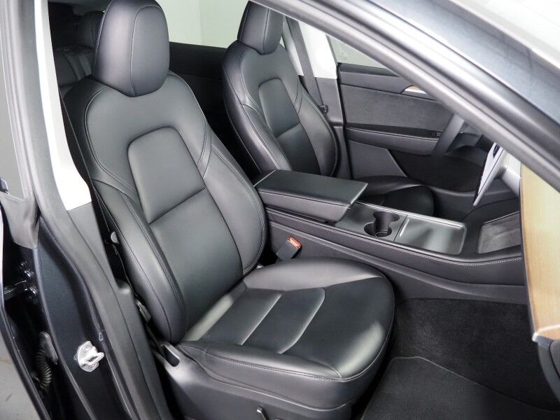 2024 Tesla Model Y Long Range AWD *AUTOPILOT, NAVIGATION, SAFETY ALERTS, ADAPTIVE CRUISE, SURROUND VIEW CAMERAS, PANORAMA GLASS ROOF, HEATED SEATS/STEERING, WIRELESS CHARGING