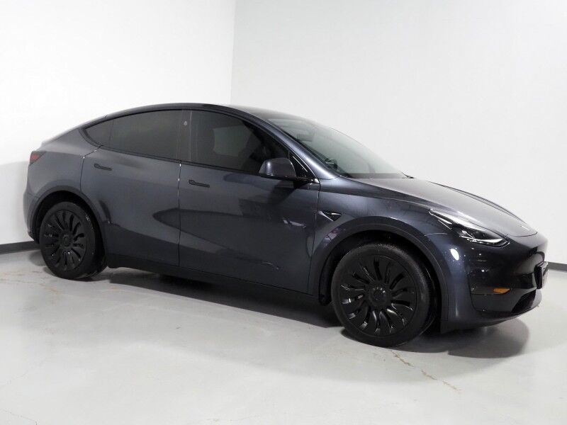 2024 Tesla Model Y Long Range AWD *AUTOPILOT, NAVIGATION, SAFETY ALERTS, ADAPTIVE CRUISE, SURROUND VIEW CAMERAS, PANORAMA GLASS ROOF, HEATED SEATS/STEERING, WIRELESS CHARGING