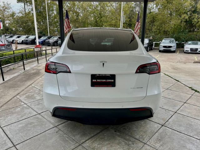 2024 Tesla Model Y Long Range Dual Moto 8,406 mi.