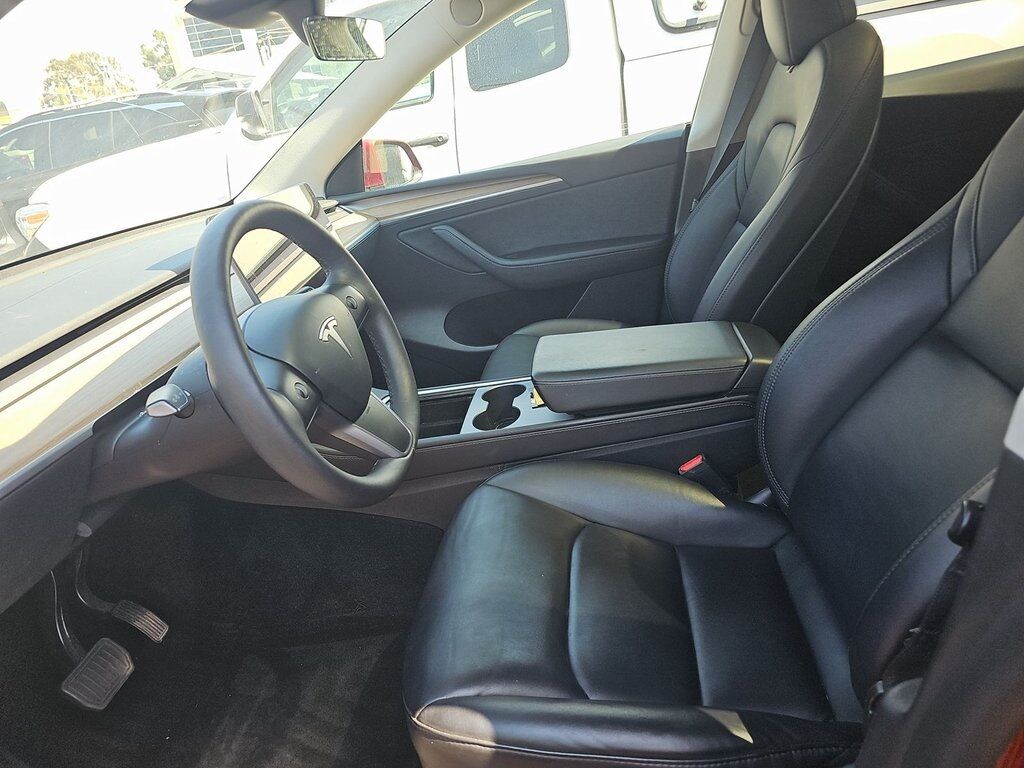 2024 Tesla Model Y Long Range photo 3