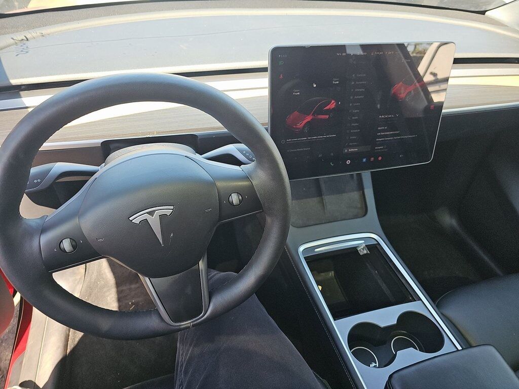 2024 Tesla Model Y Long Range photo 4