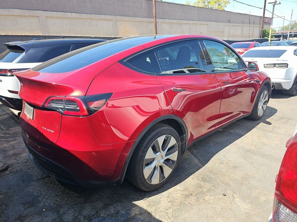 2024 Tesla Model Y Long Range photo 2