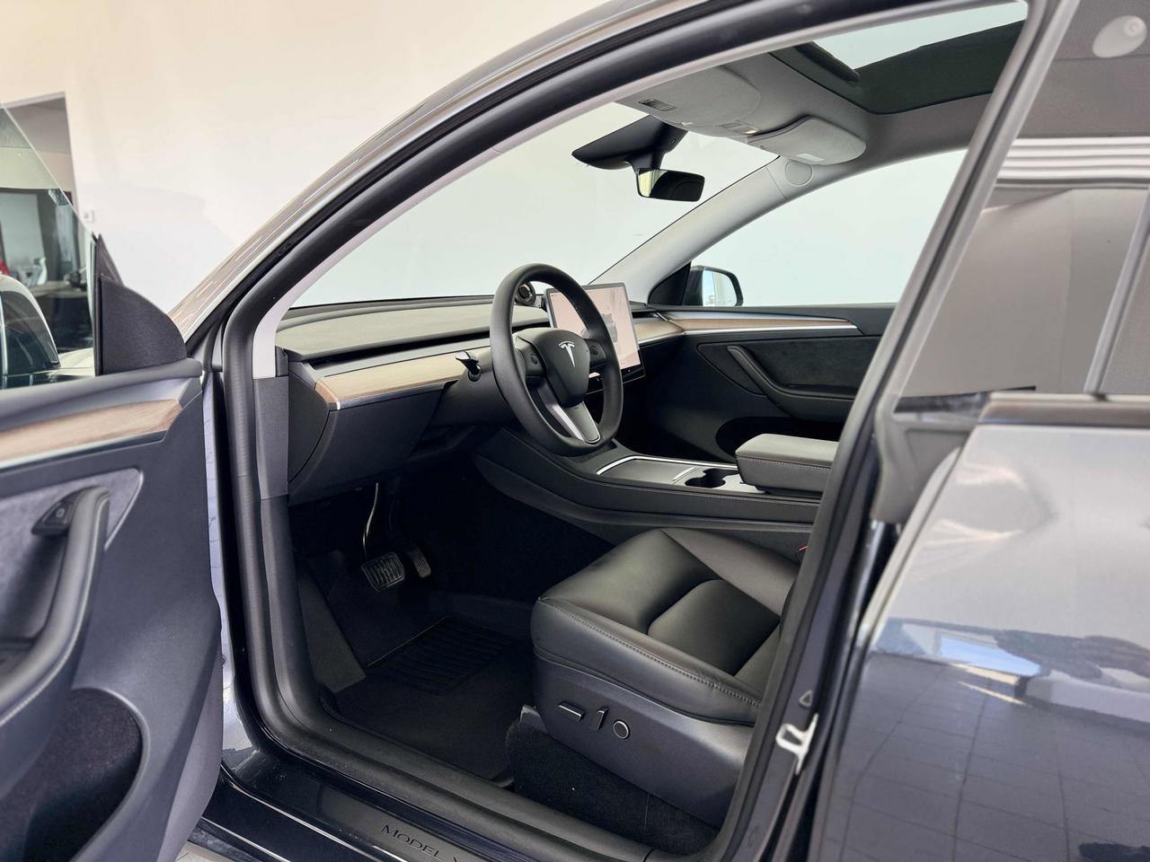 2024 Tesla Model Y Long Range Richmond Hill ON