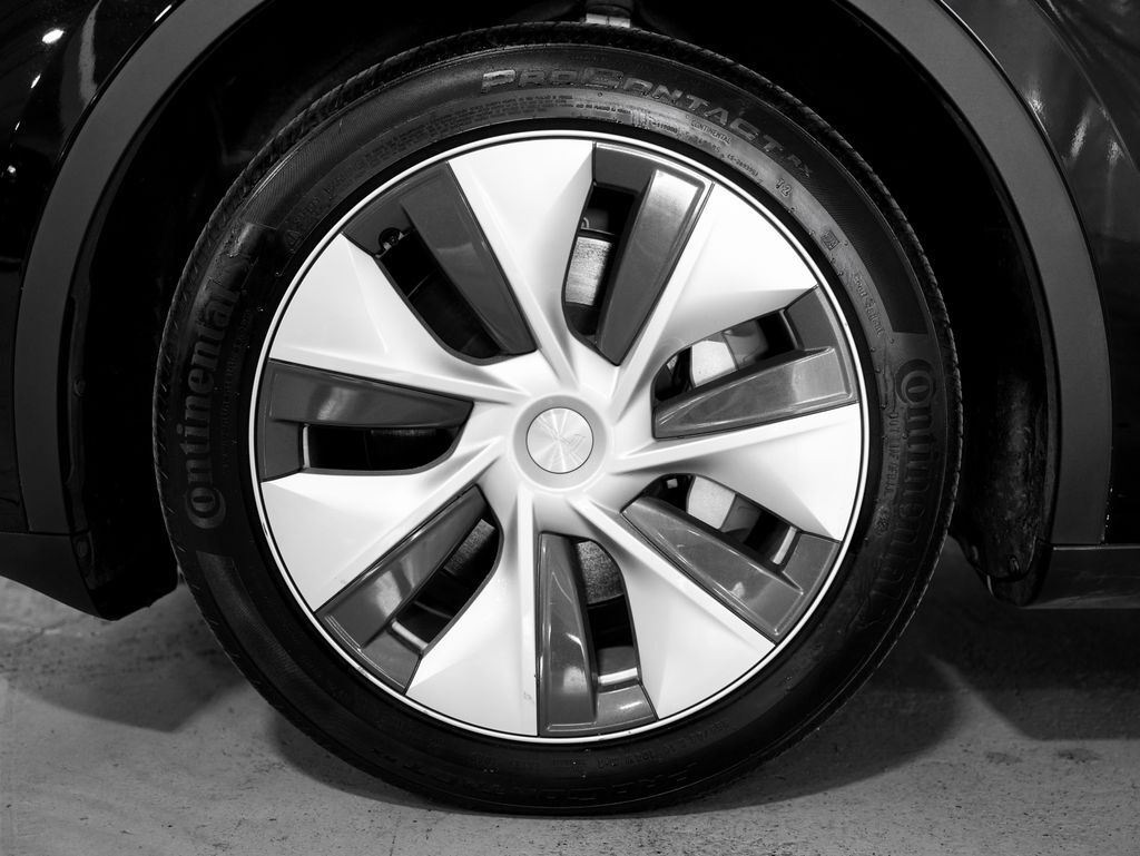 2024 Tesla Model Y Long Range Tigard OR