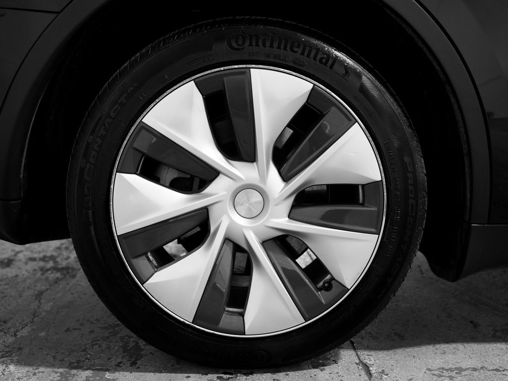 2024 Tesla Model Y Long Range Tigard OR