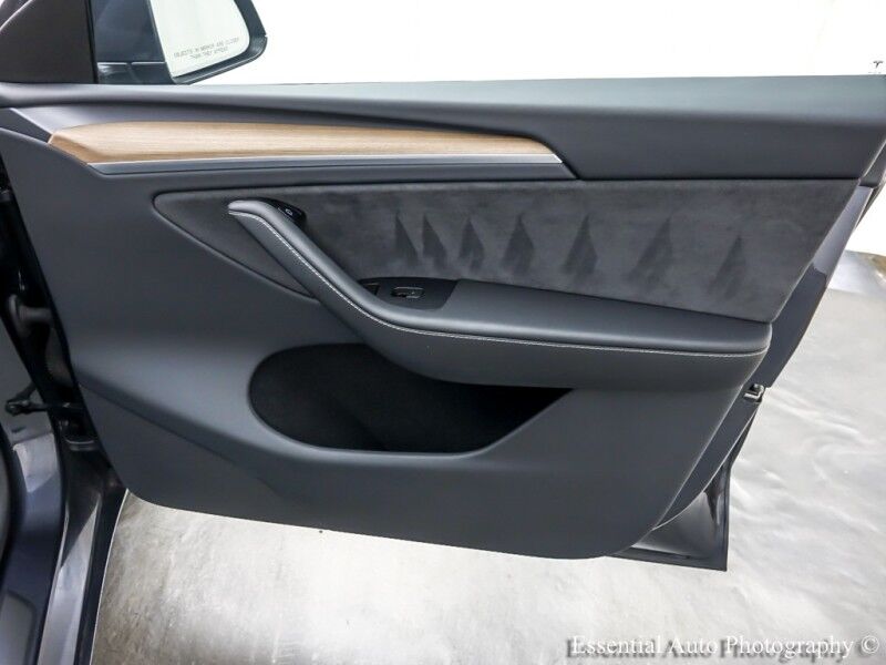 2024 Tesla Model Y Long Range Willowbrook IL