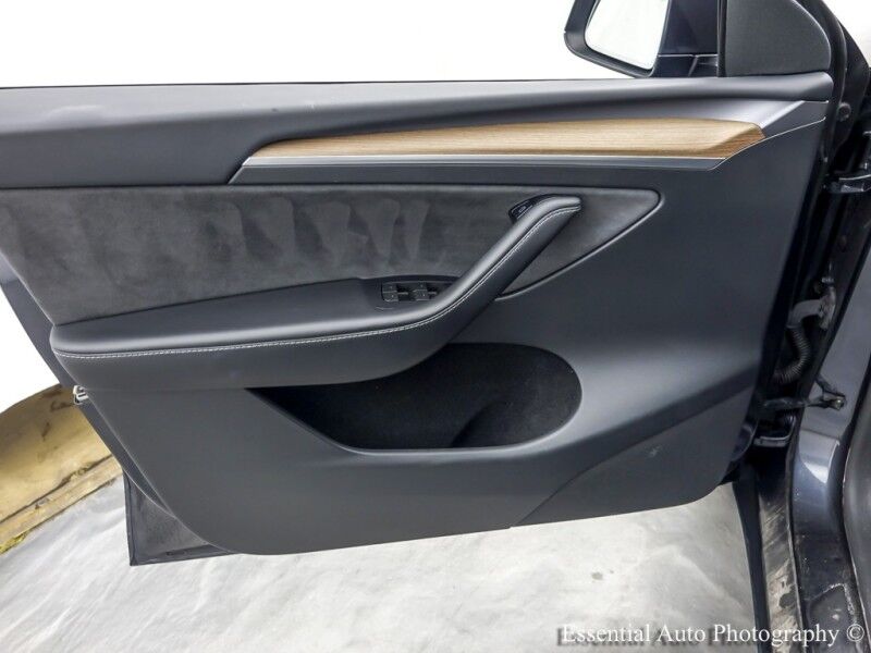 2024 Tesla Model Y Long Range Willowbrook IL