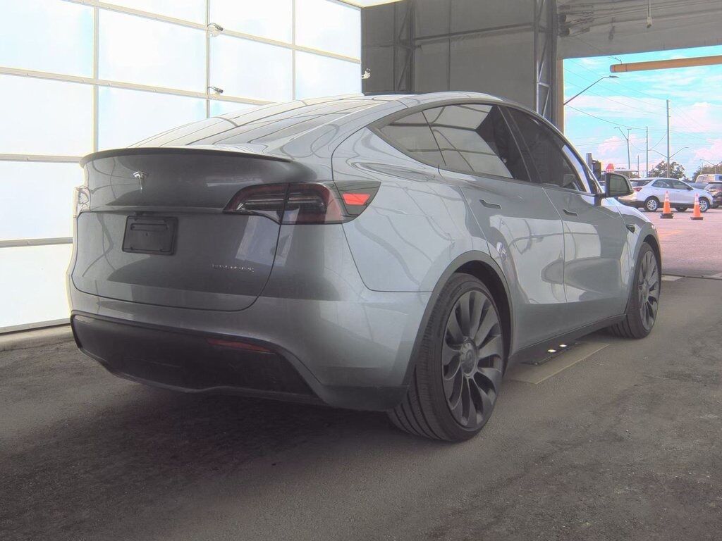 2024 Tesla Model Y Performance photo 2